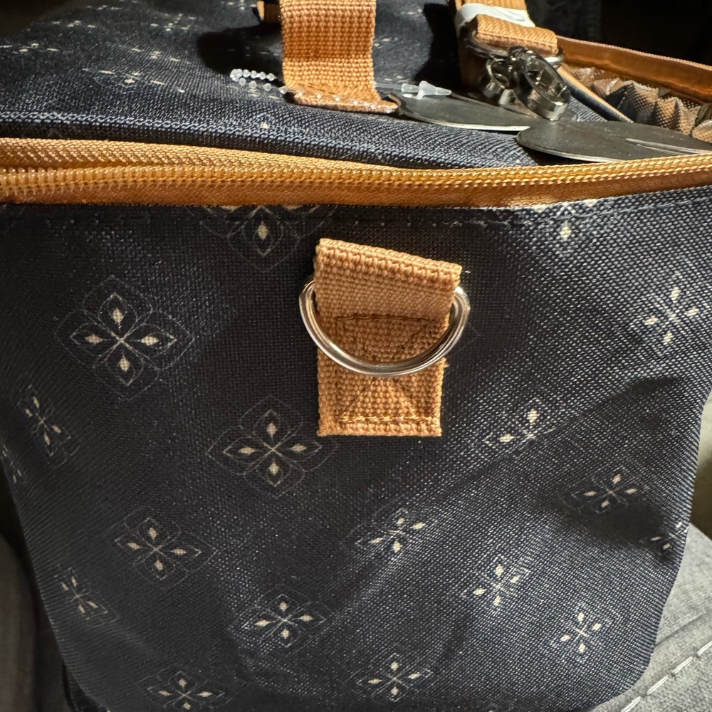 NWT Lucky Brand Dark Navy Insulated Lunch Bag 10”X 7”X 7.5” - Picture 4 of 7